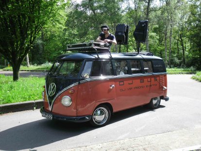 DJ-bus